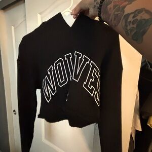 Black Cropped Hoodie with Wolves Print